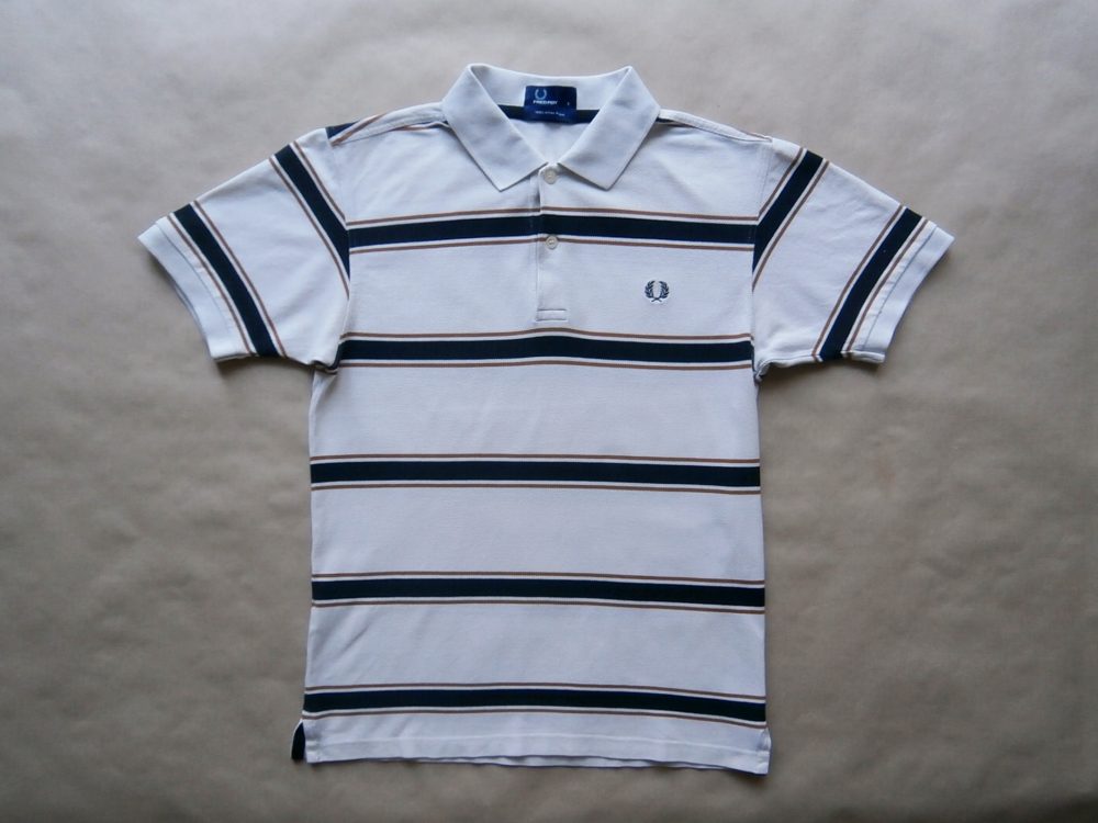 S . Fred Perry. pruhované polo