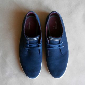 43 . Fred Perry . tmavě modré semišové boty