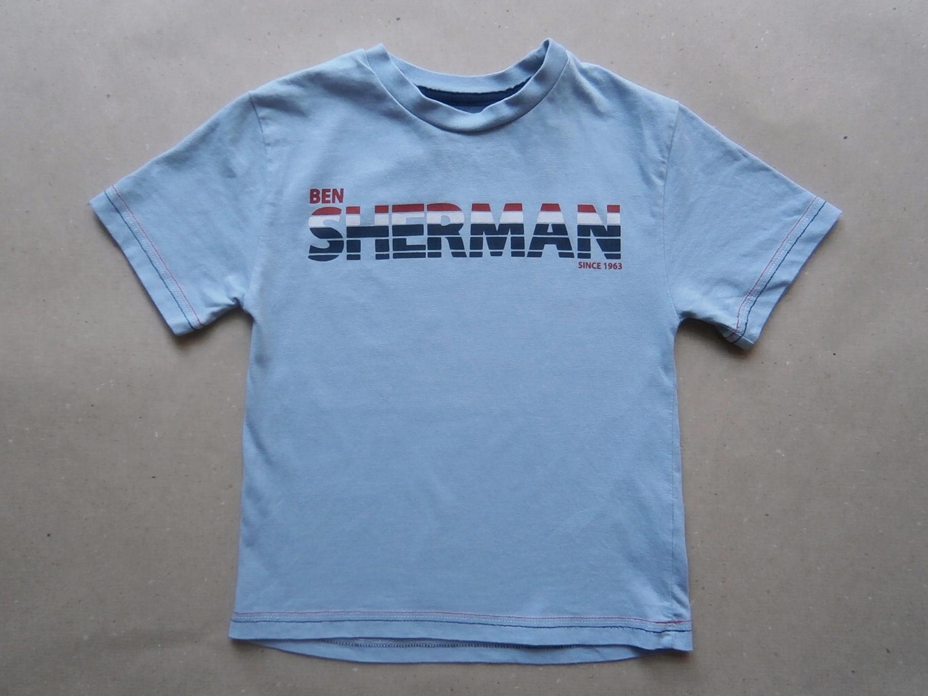 4–5 let . Ben Sherman . světle modré tričko s nápisem Ben Sherman