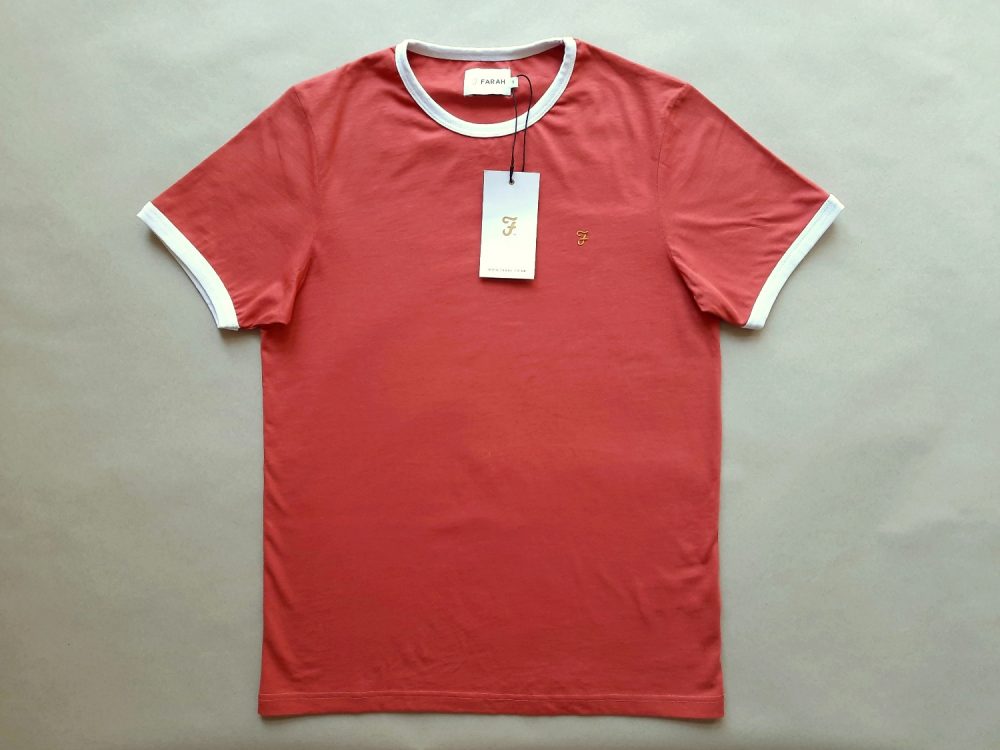 S . Farah . korálově červené tričko s bílými lemy